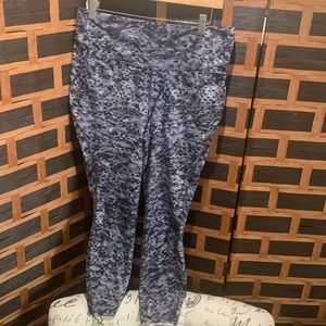 Lululemon patterned capri pant